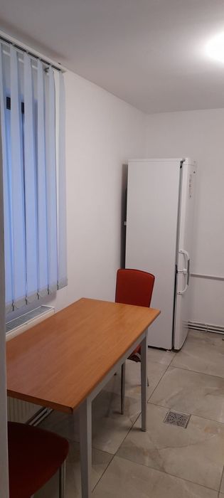 Inchiriez casa la curte sector 1