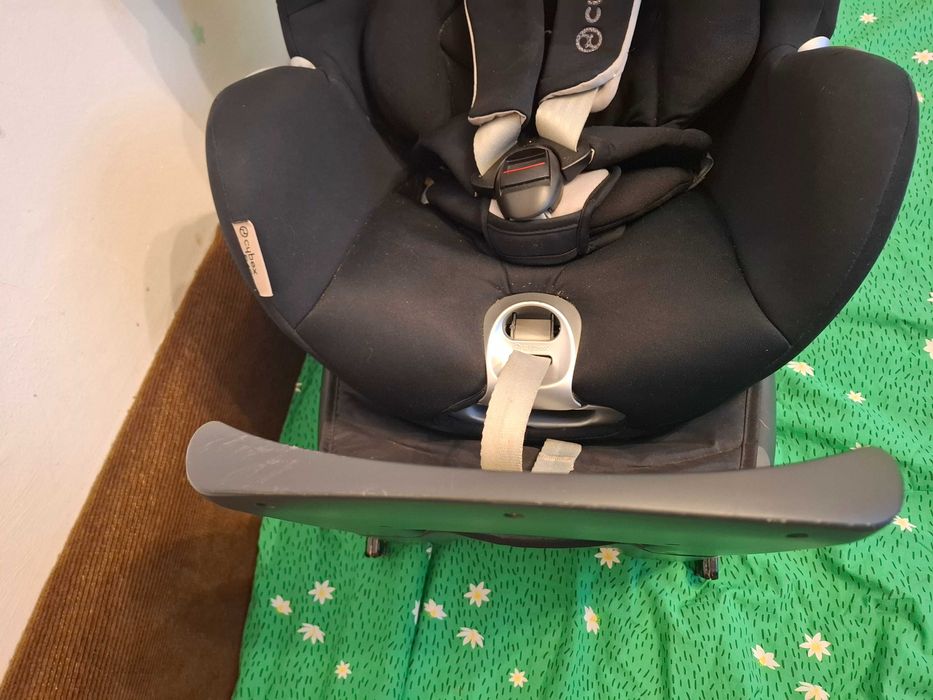 Детско столче Cybex Sirona с база (61-105см) и приставка за бебе