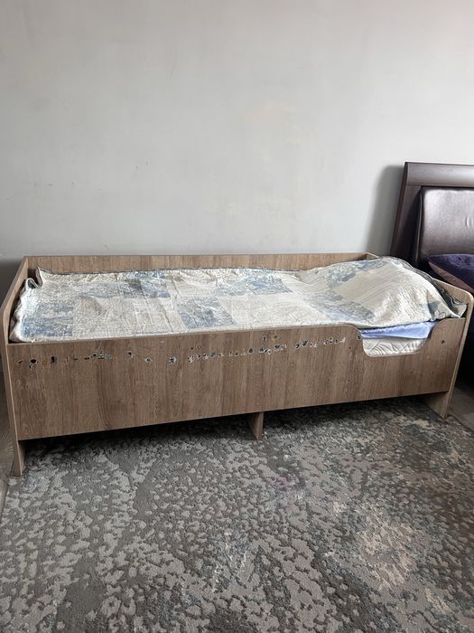 Продам кровать с комодом