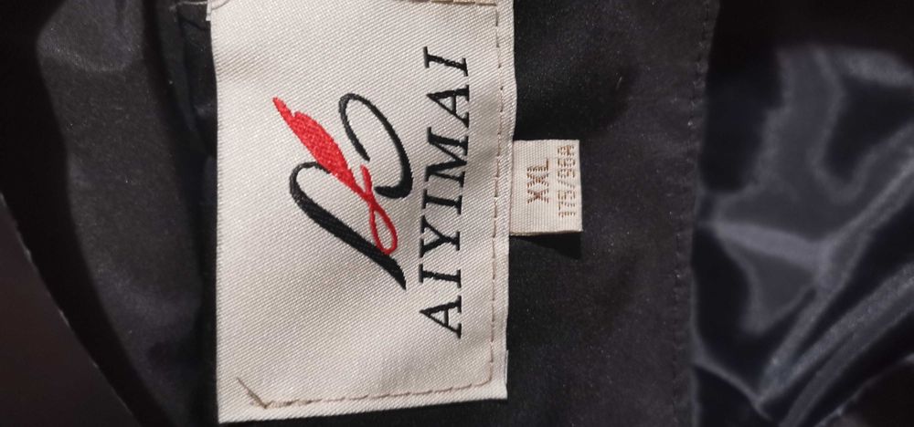 Ново дамско яке дълго черно, с яка от енот