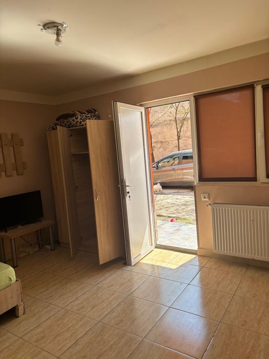 De închiriat garsonieră