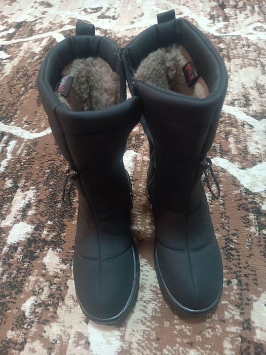 Продам женские сапожки.