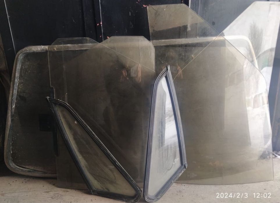 Продам комплект стекол