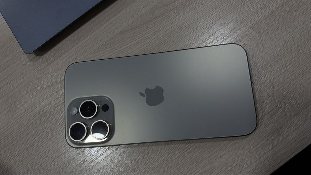 Продам iphone 15 pro max 256 gb