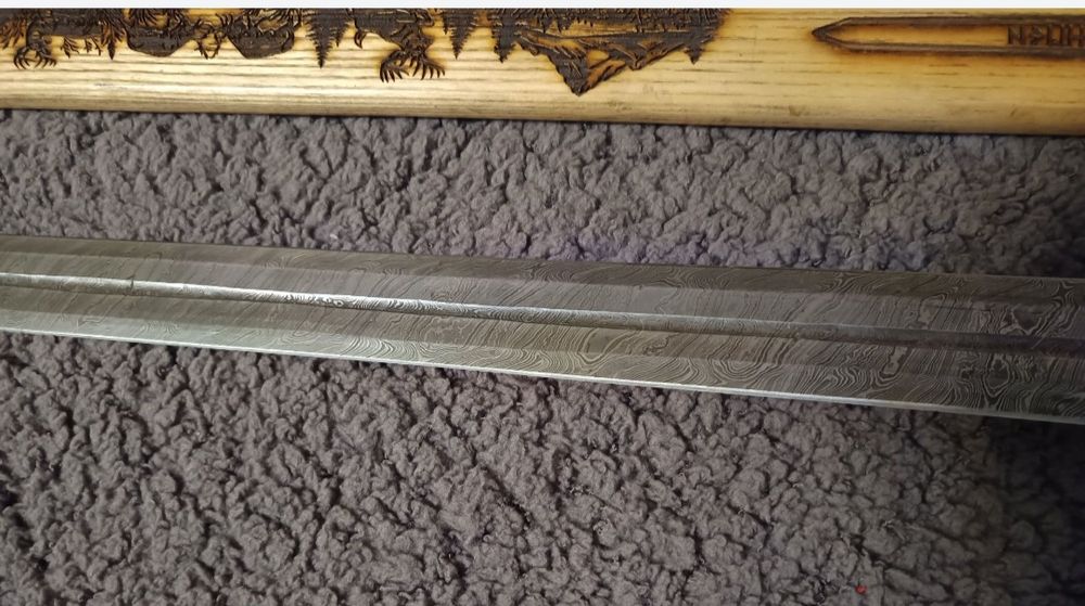 Викингски дамасков меч