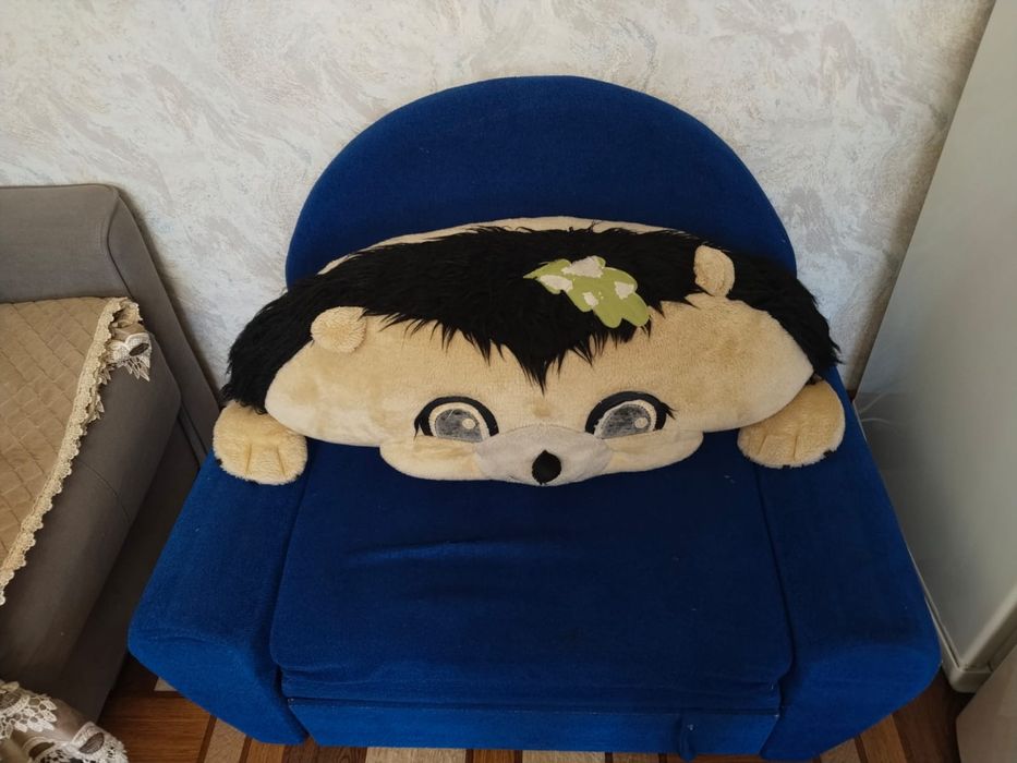 Продам почти даром детски диван и шкафчик