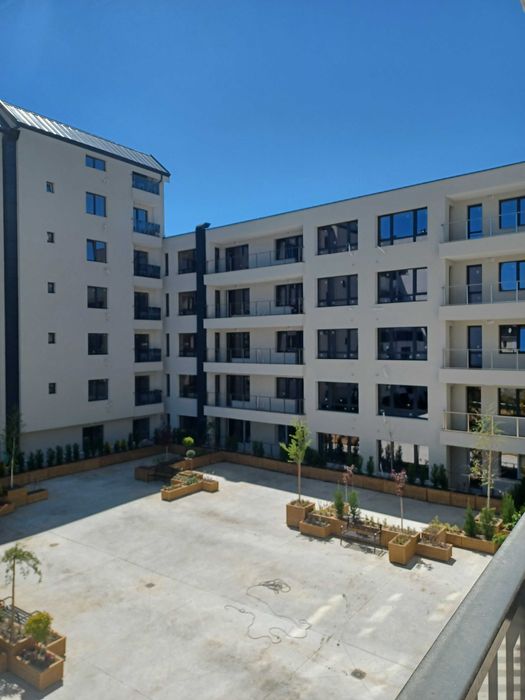 Тристаен апартамент, Център