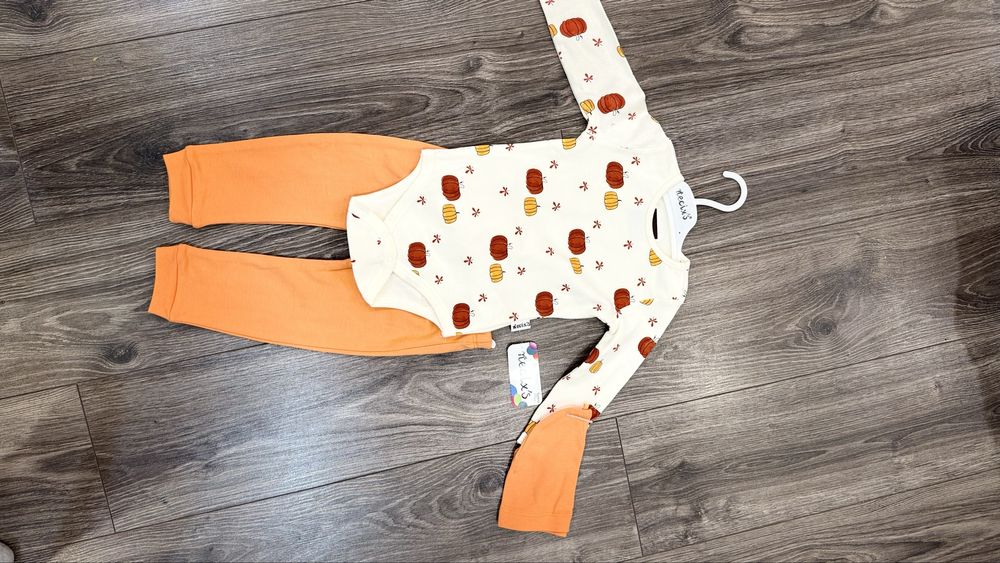 Продам комплект на 9-12 мес