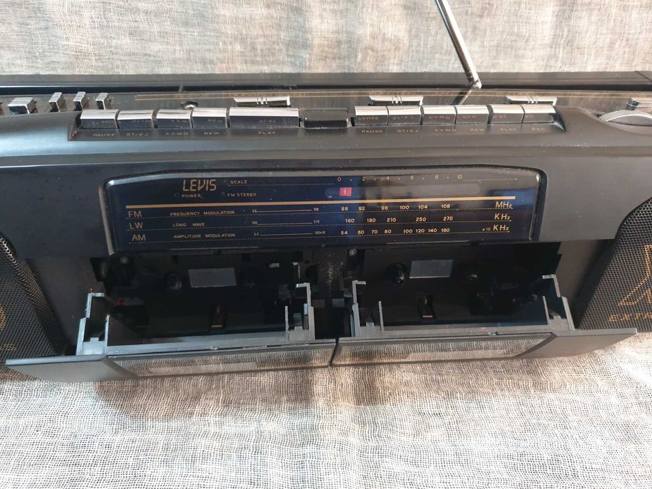 Двукасетачен радиокасетофон