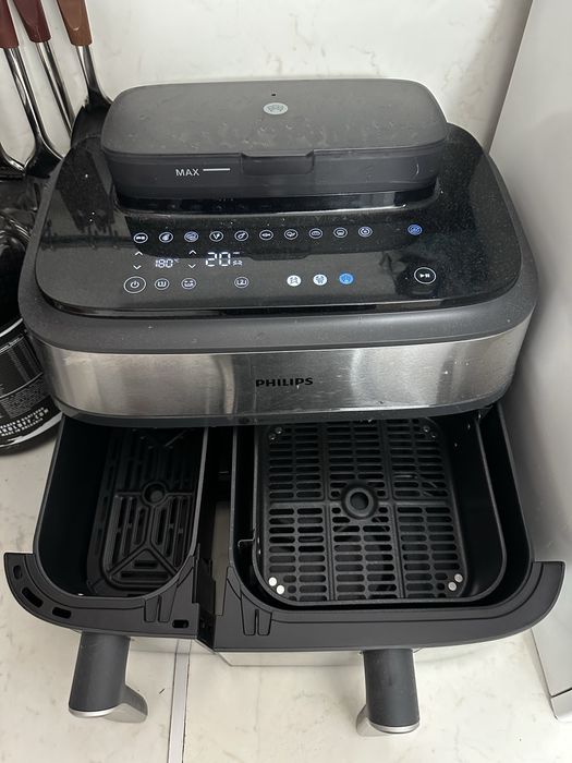 Еър фрайър Philips с две отделения за готвене и за готвене на пара