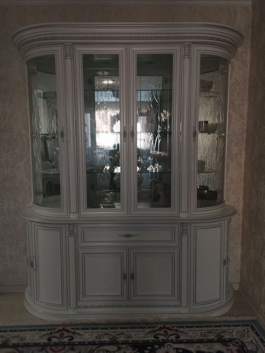 Сервант гостиный