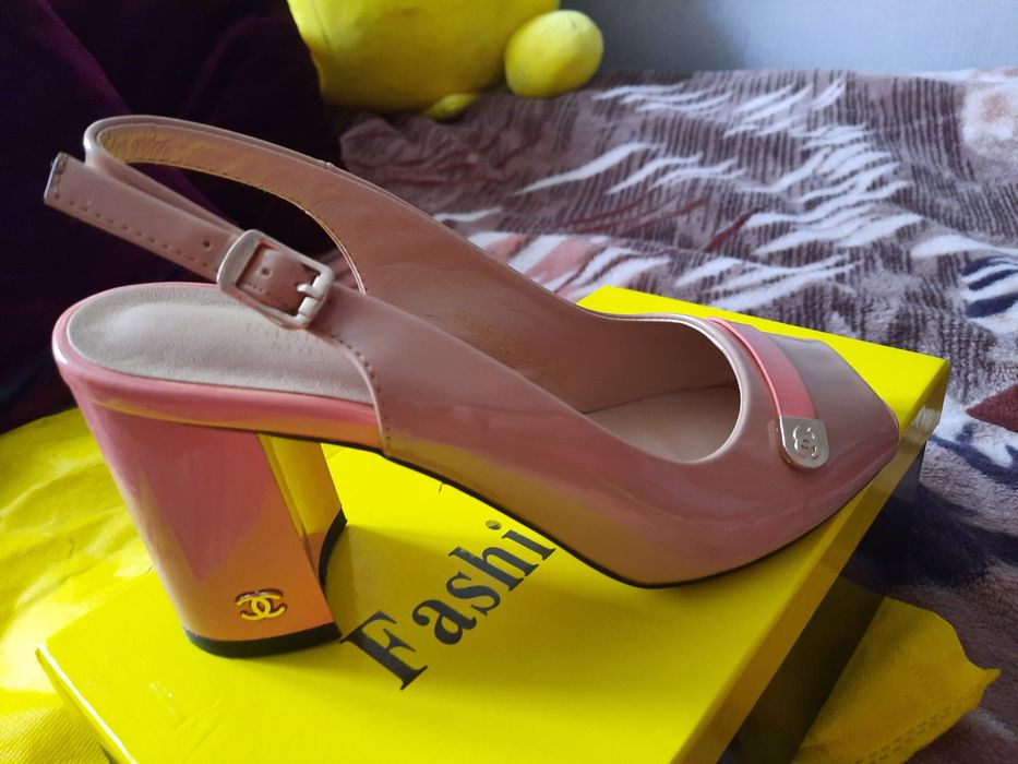 Продам летнии босоножки