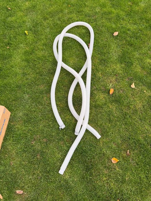 Vand pompa Bestway 58381  folosita 1 data + piscina rot. 2.5m bonus