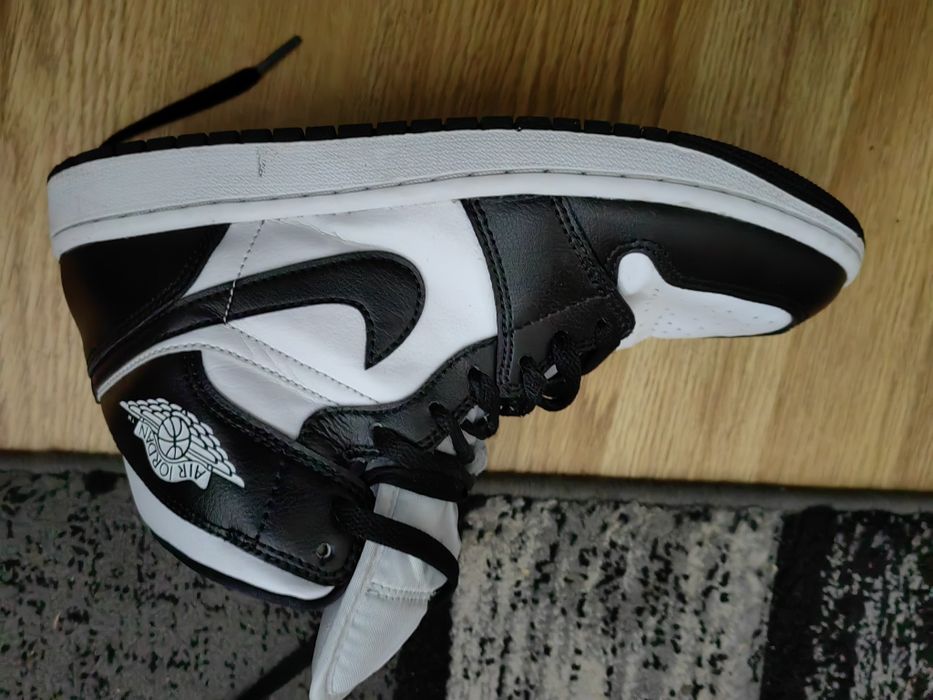Vând jordan 1 mid