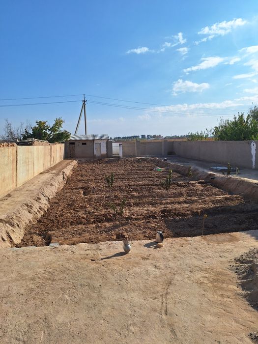 Уй сотилади аэропортда