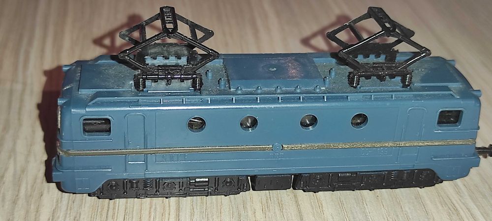 Pentru trenulet electric scara tt - 12 mm   locomotive - vagoane - linii sine 300 ron