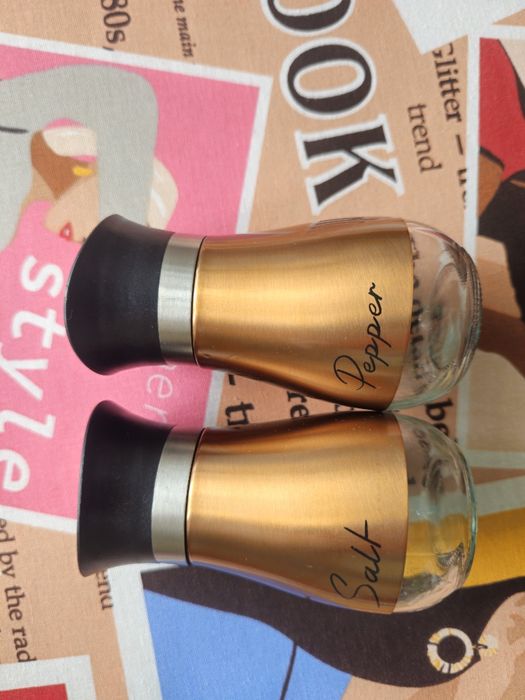 Солонки , перец и сольница .