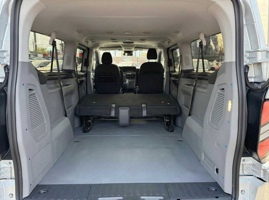 Ford Custom 8+1 2026 Bucuresti – Rezervă acum și pleci fără griji!