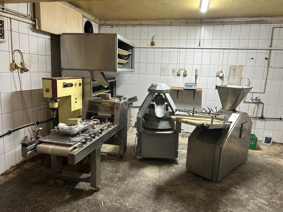 Vând linie completă utilaje brutărie