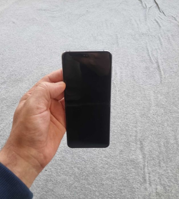 Samsung Galaxy Z Flip 4 256/8GB ideal Sotiladi