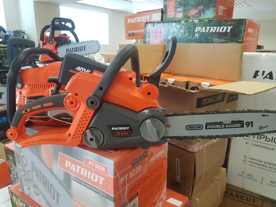 Бензопила , пила бензо, сучкорез.