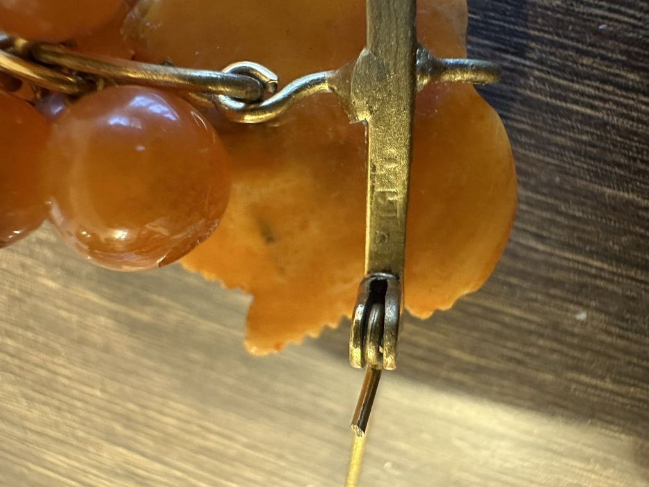 Руски бижута - гривна с ест. перли и злато и брошка с кехлибар