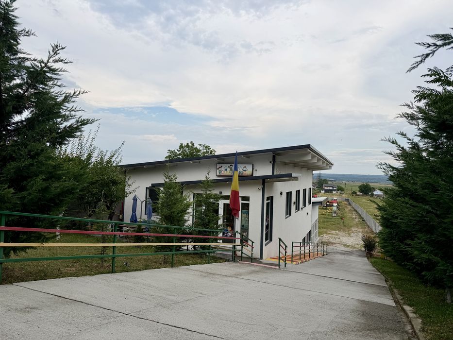 Vand spatiu comercial sau casa Barsanu 5A