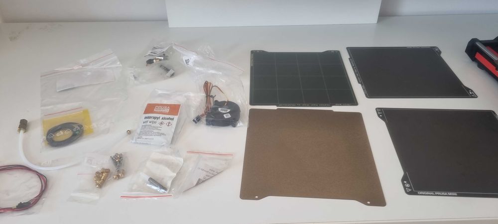 Imprimantă 3d PRUSA Mini+, cu upgrade-uri (BONTech Extruder)