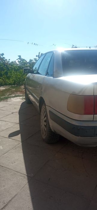 Ауди 100 С4.    .