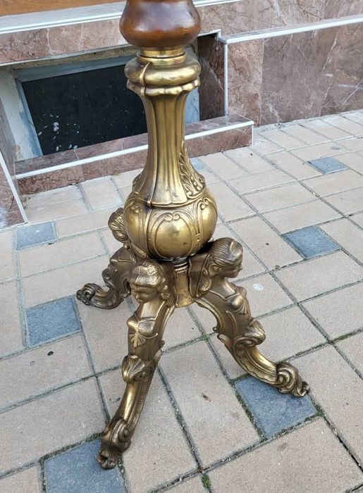 Изключително красива настолна закачалка