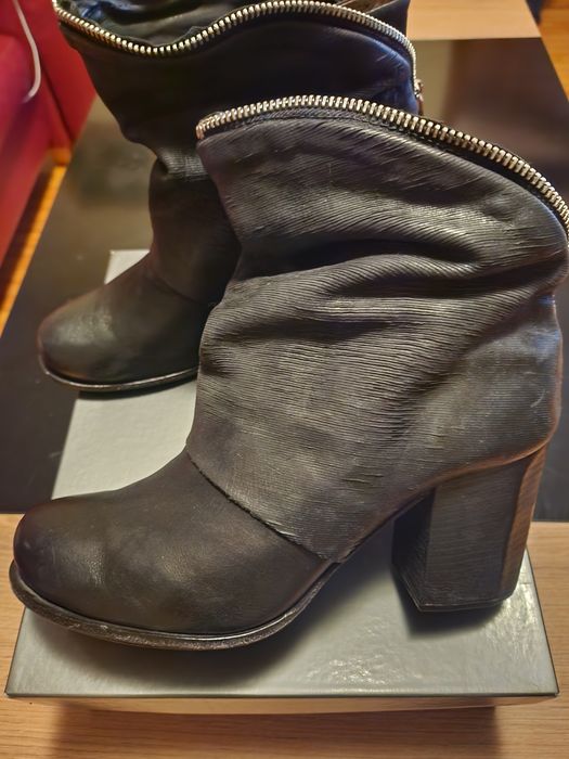 Черни боти от естествена кожа