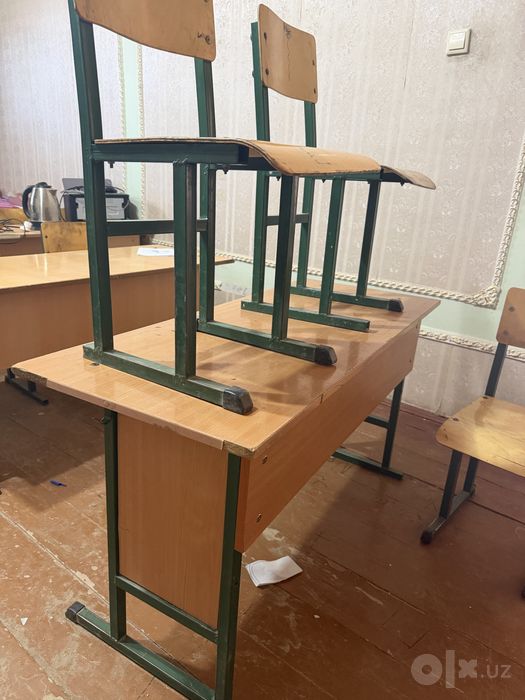 Парта со стульями