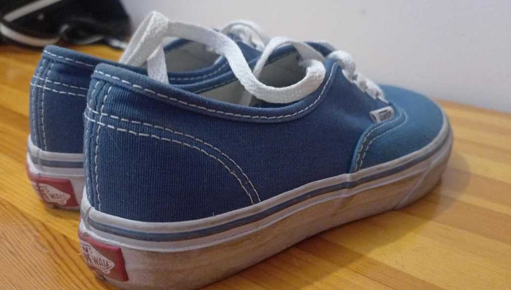 Оригинални кецове Vans - номер 33