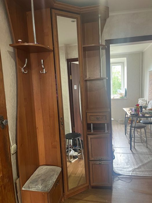 Продам прихожую с зеркалом