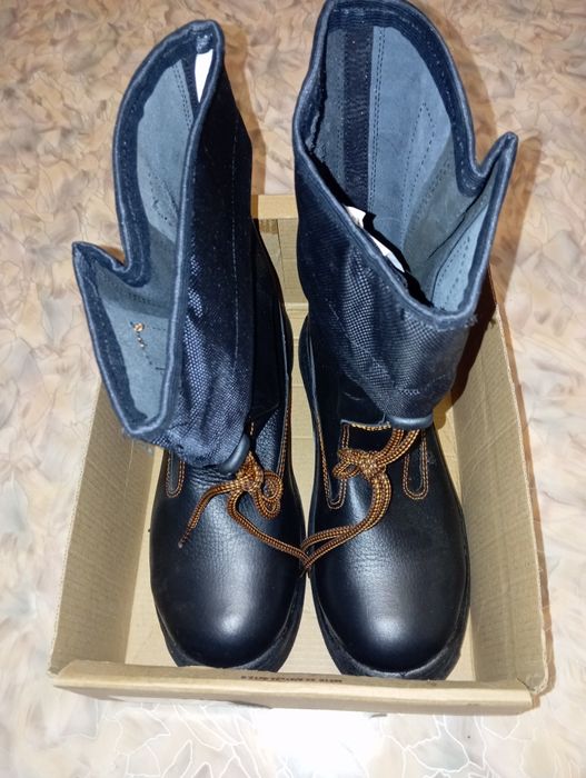 Продам Спец.обувь 42 размер