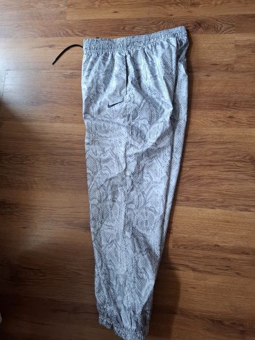 Nike дамско долнище S размер.