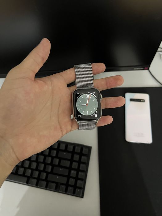 Apple watch series 5 milanese loop