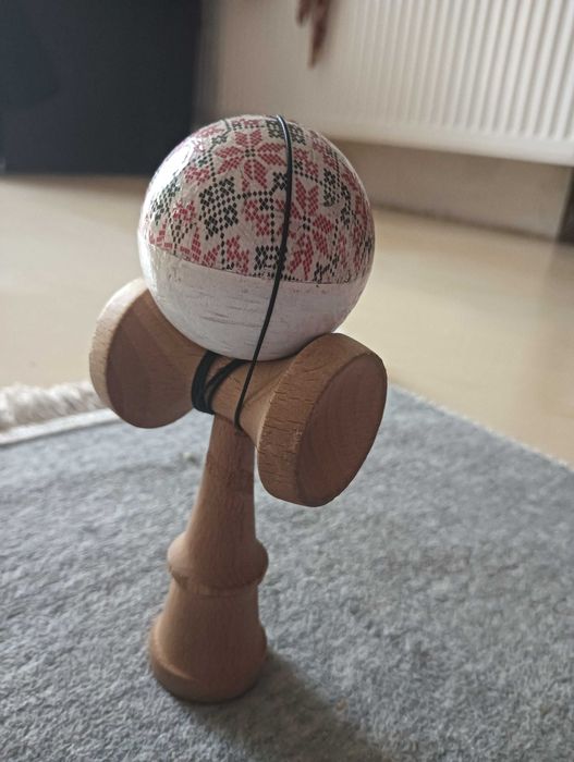 Kendama oase, grip sticky, ata 6-7 degete,in state bună
