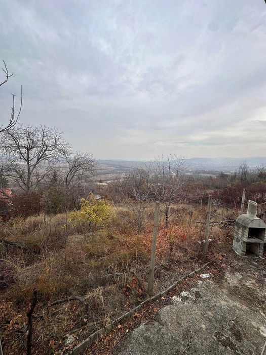 Къща с двор до Перущица