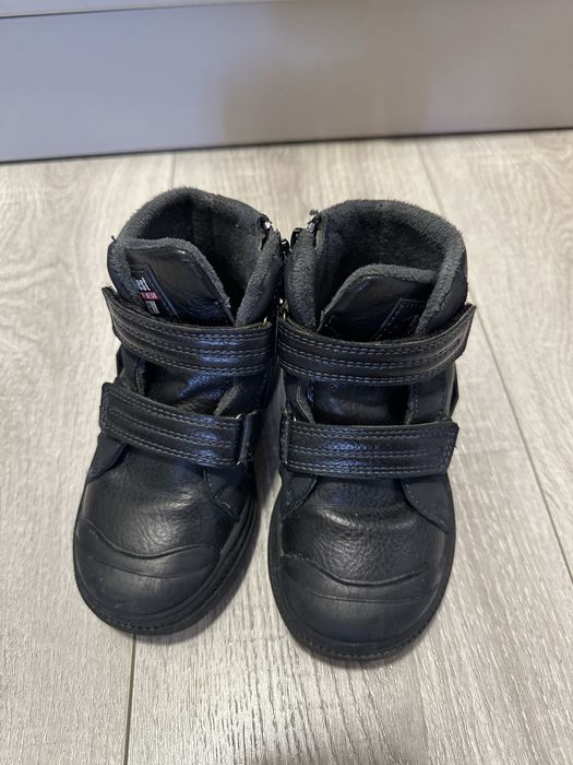 Продам детскую обувь