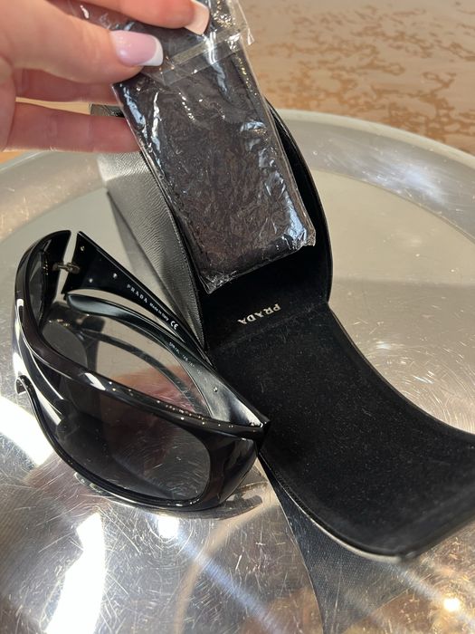 Продам оригинальные очки Prada