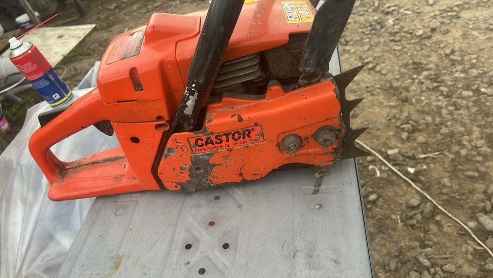 Vând drujbă Castor CP 700!