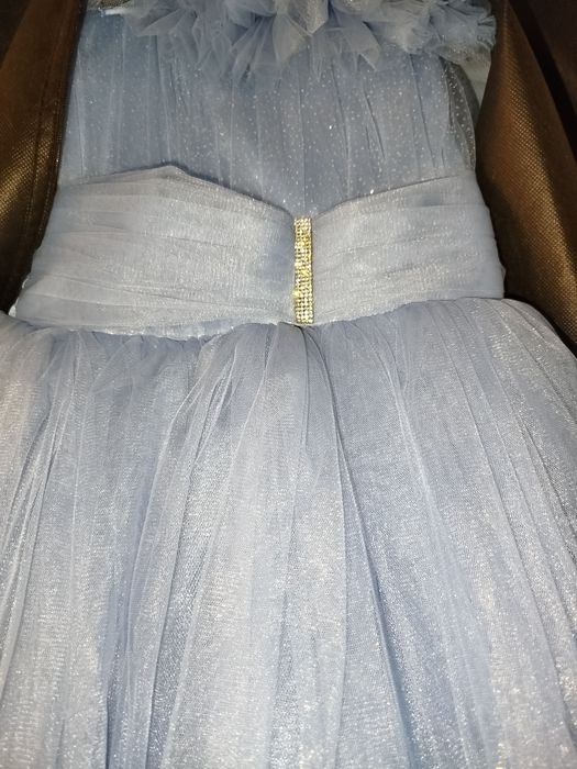 Елегантна рокля с обръч