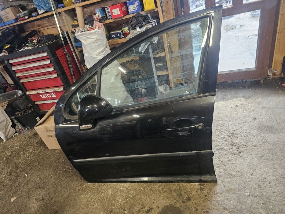 Usa stanga  fata Peugeot 207 2007 hatchback 1.4 hdi