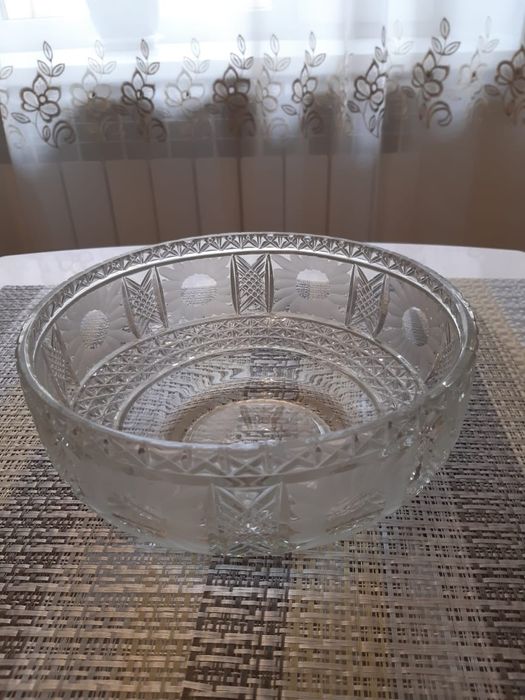 Продаются хрустальные вазы