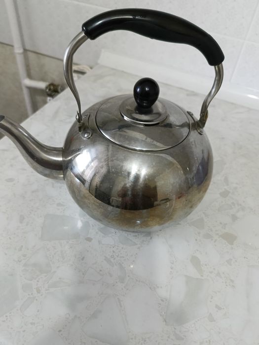 Продам тарелки и чайник