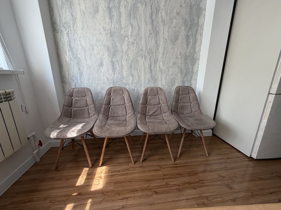 Продам 4 кухоных стула