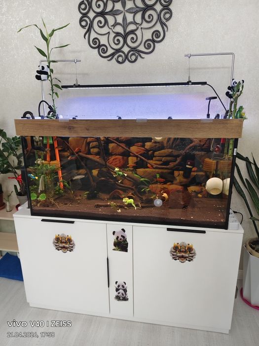 Аквариум на 275 литров.