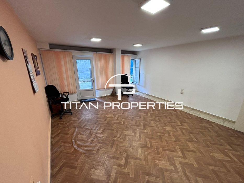 Дава се под наем Офис в Бургас, Възраждане - 35 кв.м за 350 € - Снимка #1