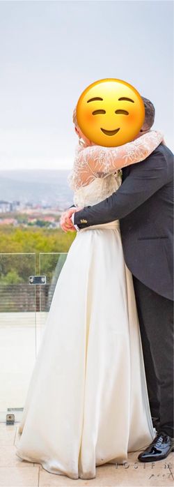 Vand rochie de mireasa din dantela/matase